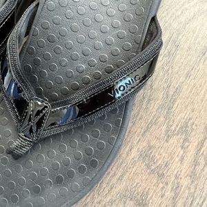 Vionic Black Patent Thong Sandals with Cushioned Footbed